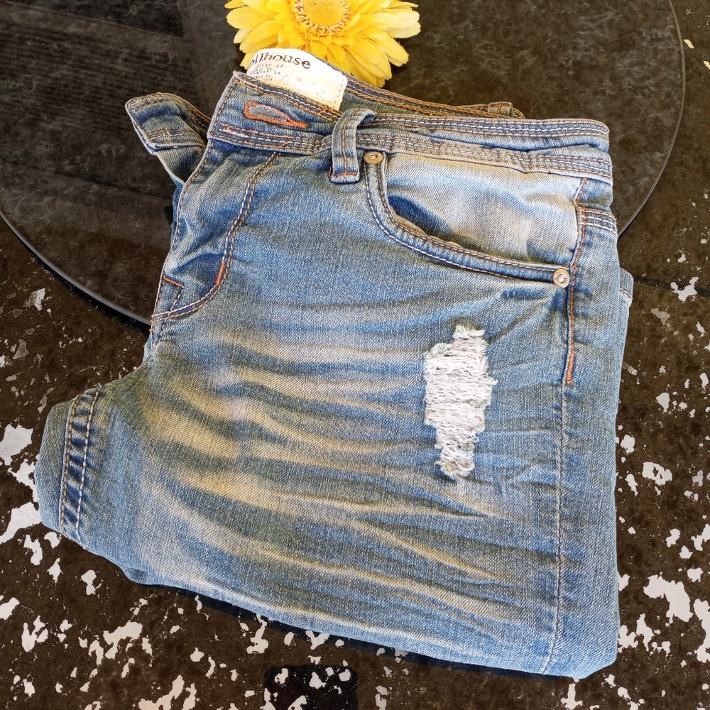 Dollhouse light wash jeans - Picture 4 of 12